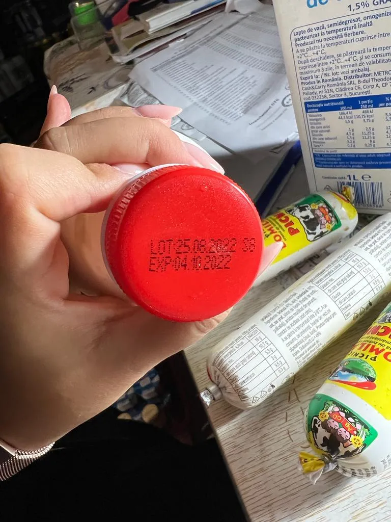 Produse expirate și termene trecute cu pixul! Magazin mixt închis temporar de Protecția Consumatorilor – foto 3