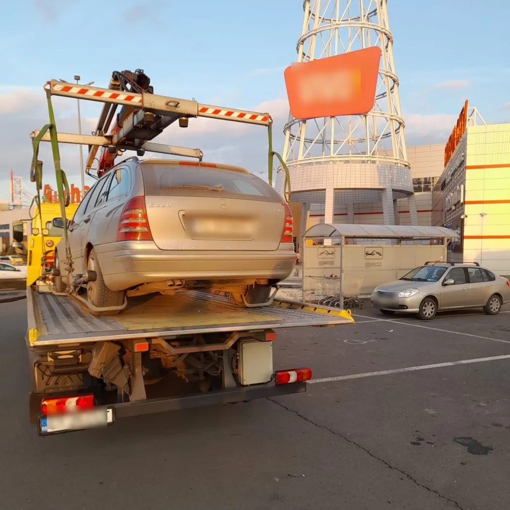 18 autovehicule ridicate pentru parcarea pe locurile rezervate persoanelor cu dizabilități – foto 2