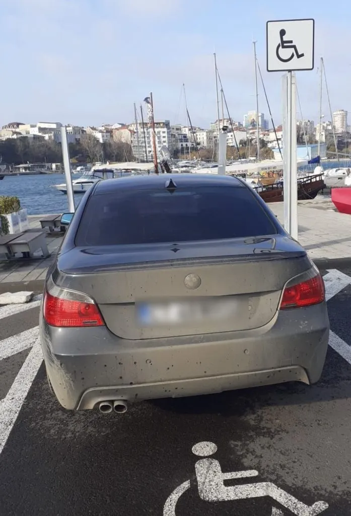 18 autovehicule ridicate pentru parcarea pe locurile rezervate persoanelor cu dizabilități – foto 3