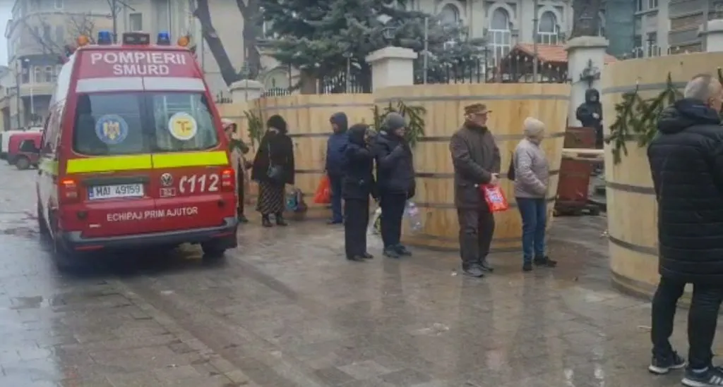 I s-a făcut rău la slujba de Sfințire Mare a Apei (VIDEO) – foto 2