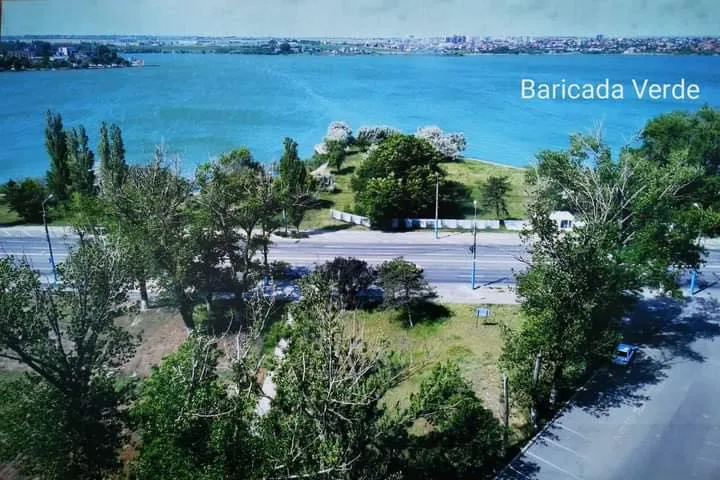 Lac „secat” de blocuri, stațiune sufocată cu beton. Da’ vrem turiști, la vară!  – foto 2