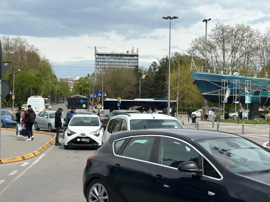 Exodul tineretului, de 1 mai, la mare, cu trenul. Spre litoral, cu  boxele bubuind. Unde e chitara…?! (FOTO/VIDEO) – foto 13