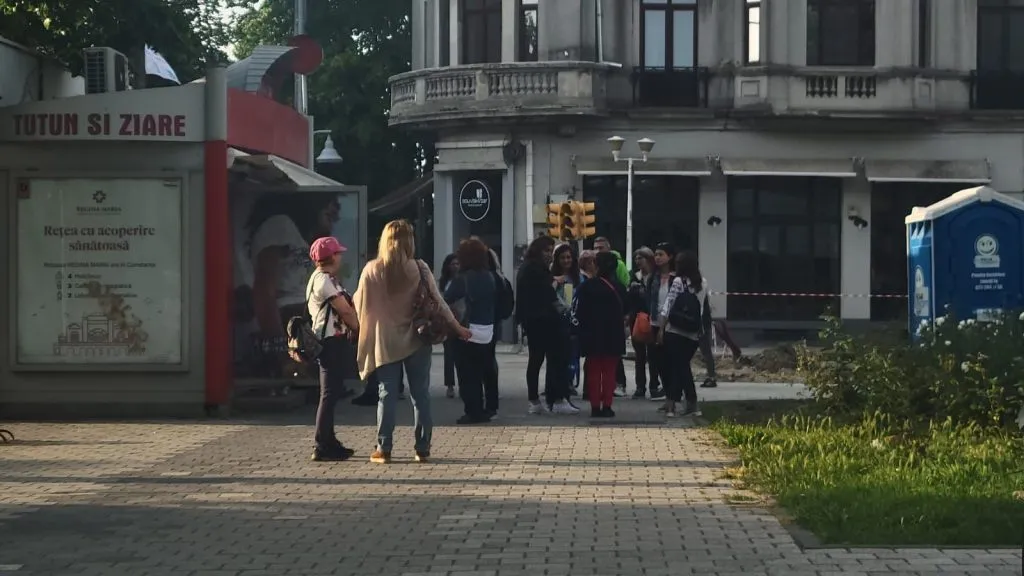 Continuă greva din EDUCAȚIE. În jur de 100 de profesori constănțeni protestează astăzi în Capitală – foto 2