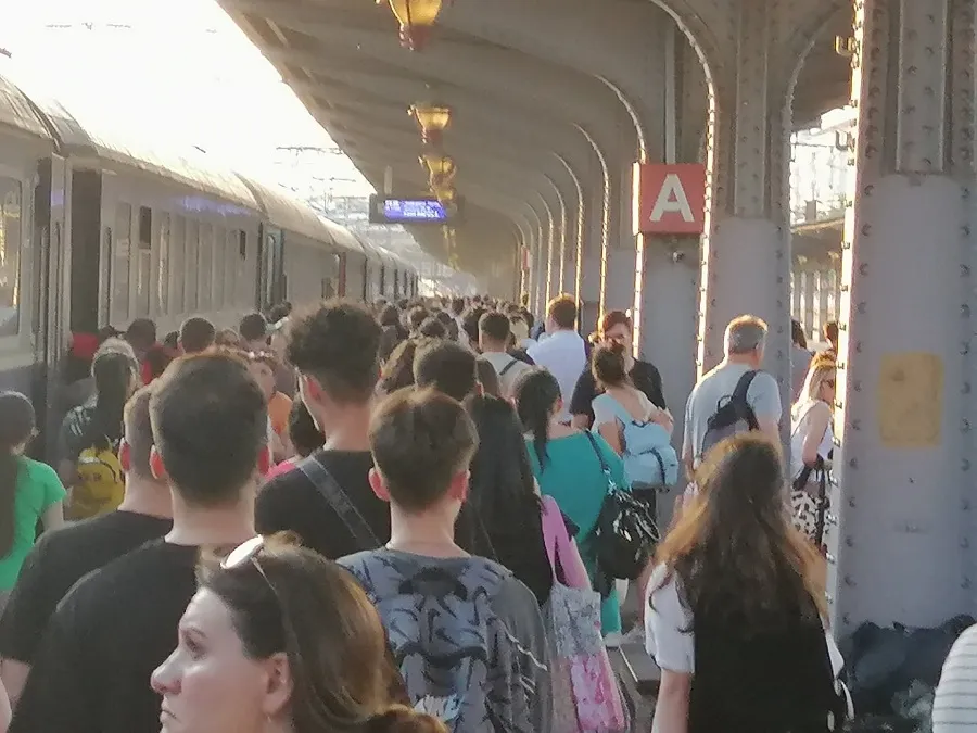 Fără peron și fără aer. Aventuri marca CFR! – foto 2