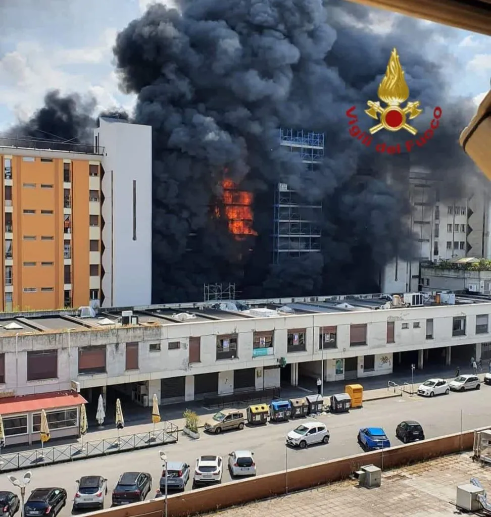 Incendiu devastator la Roma. Un mort și 15 răniți (VIDEO) – foto 2