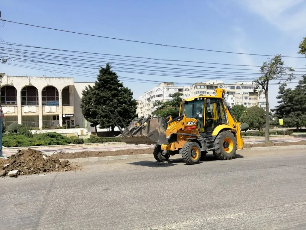 Șoferii nu știu cum, iar pietonii habar nu au pe unde să treacă – foto 3
