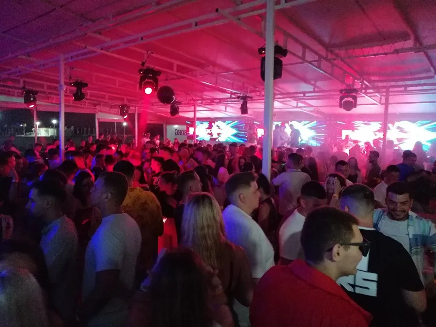 Ei sunt turiștii care se bat pe note muzicale! – foto 3