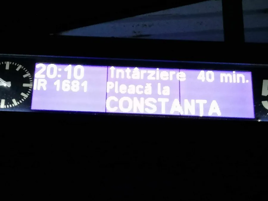 Rușine pe șine: Puhoi de oameni și trenuri întârziate! – foto 3