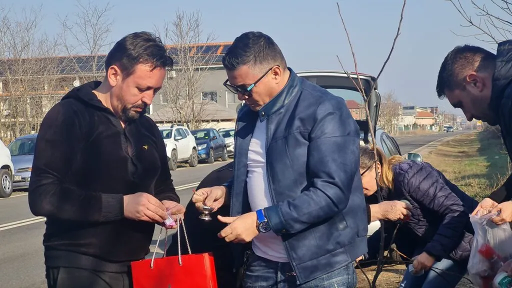 Procesul lui Vlad Pascu, amânat. Rudele victimelor din stațiunea 2 Mai, omagiu la locul tragediei – foto 3