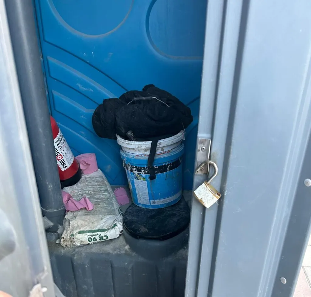 Closet sau un fel de “fișet”? Buda de la drumul mare (FOTO) – foto 4