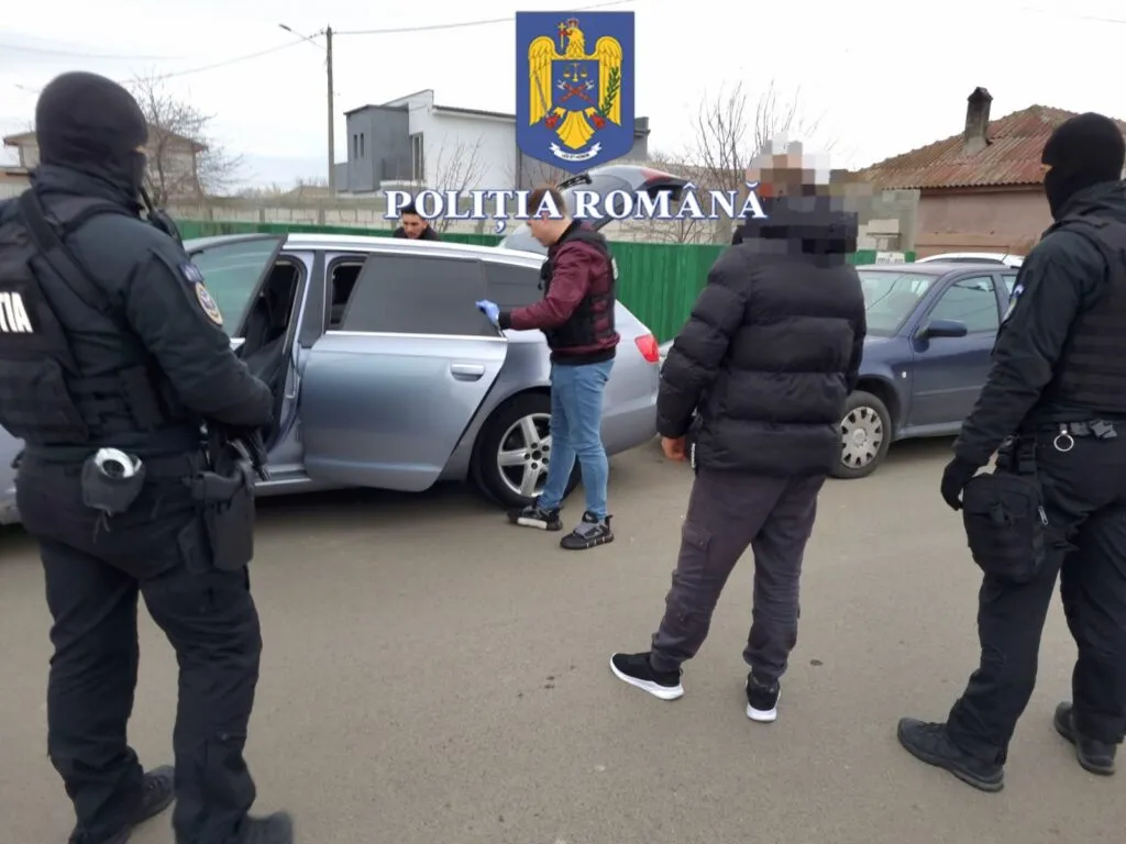 Percheziții la Constanța, la un  suspect bănuit de 8 infracțiuni de furt calificat (FOTO)  – foto 3