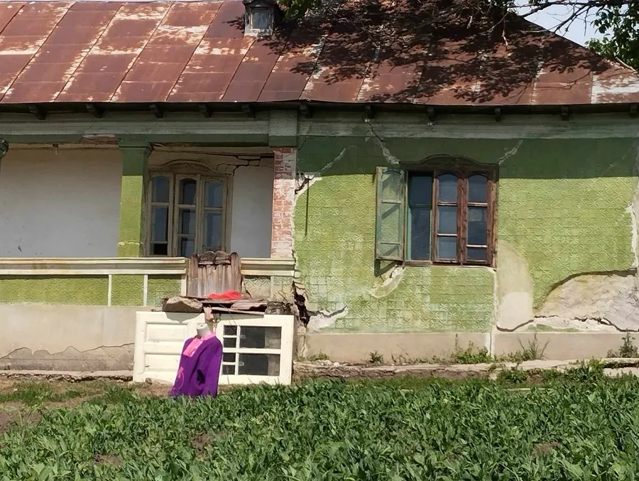 Sate repopulate cu manechine din plastic. O glumă cu mesaj serios – foto 2
