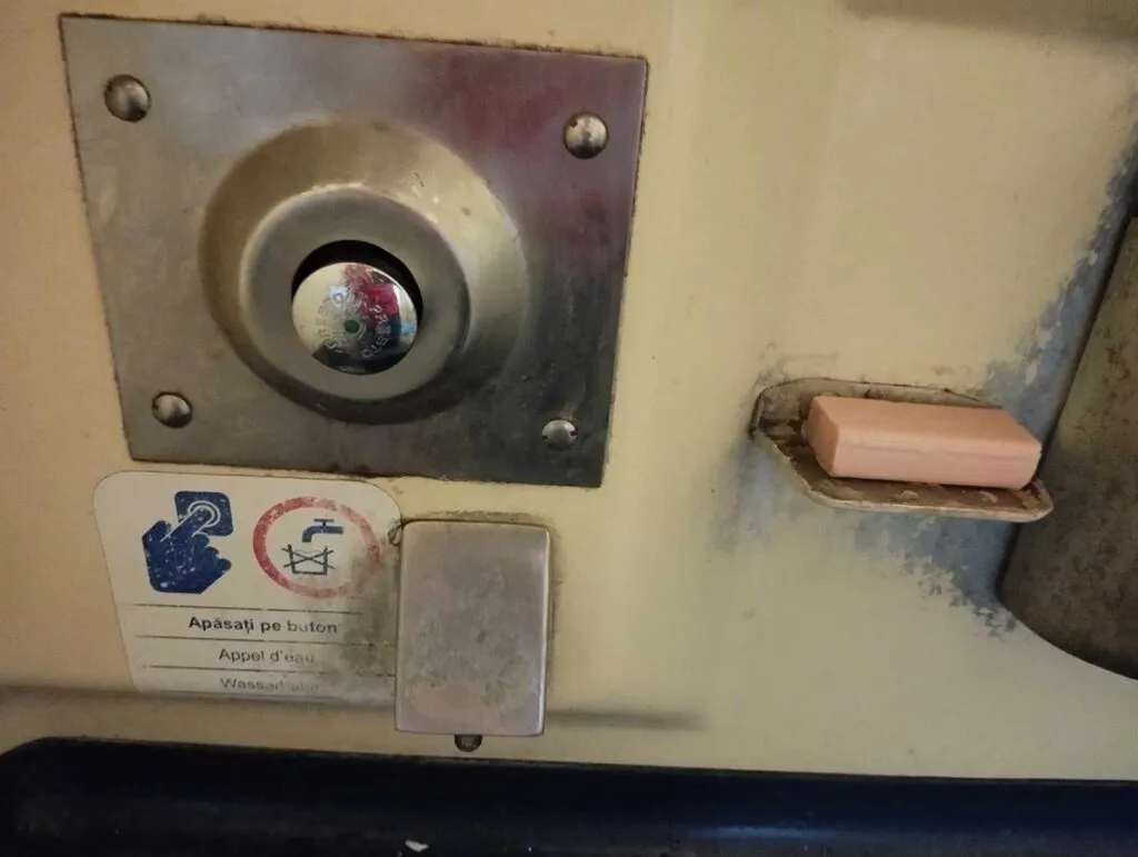 Am ruginit, așteptând să dispară rugina. Imagini din tren – foto 2