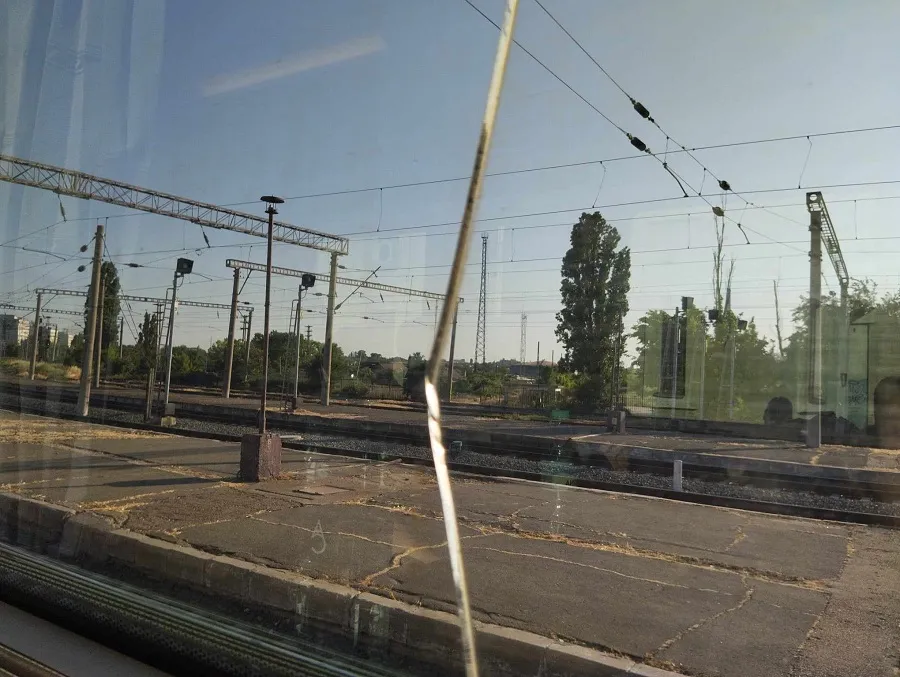 Huliganii revin: Sparg geamurile trenurilor și produc pagube imense! – foto 2