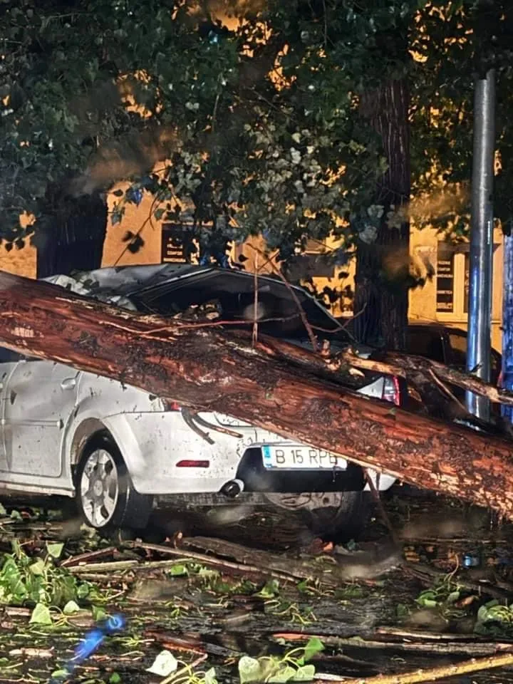 Cod roșu de vreme rea în Capitală. A fost potop (FOTO) – foto 7