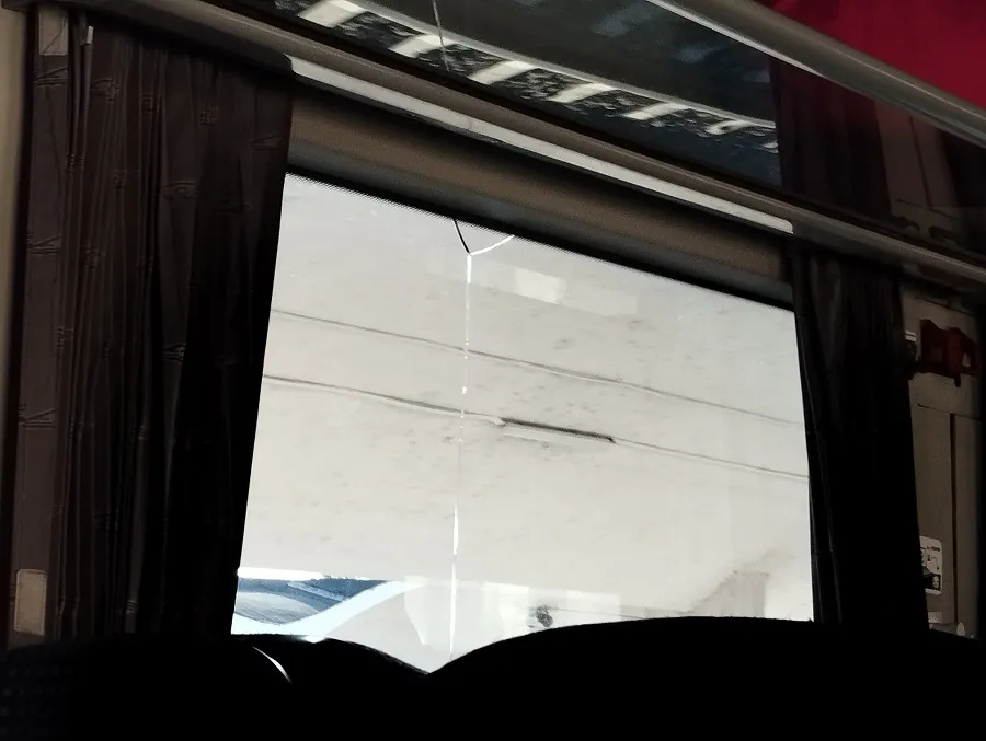 Huliganii revin: Sparg geamurile trenurilor și produc pagube imense! – foto 3
