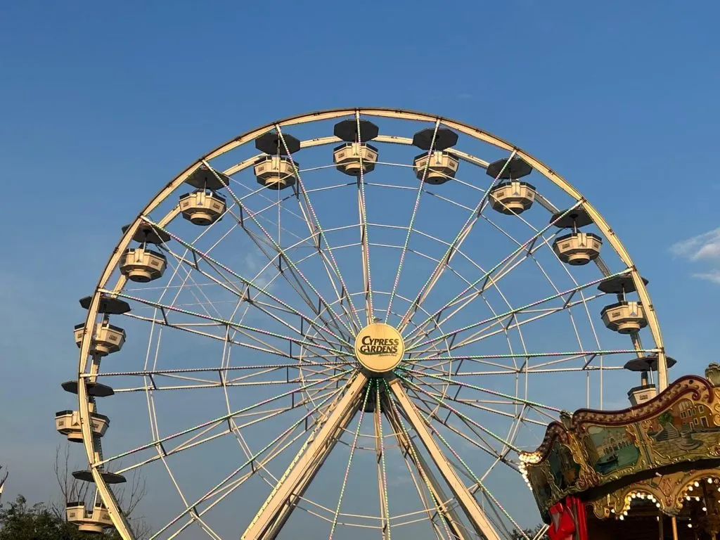 Satul de Vacanță – o veritabilă mașină a timpului constănțeană (FOTO)  – foto 9