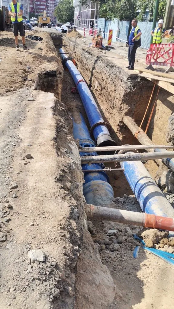Progresul lucrărilor de reabilitare a magistralelor de apă pe strada Baba Novac – foto 3