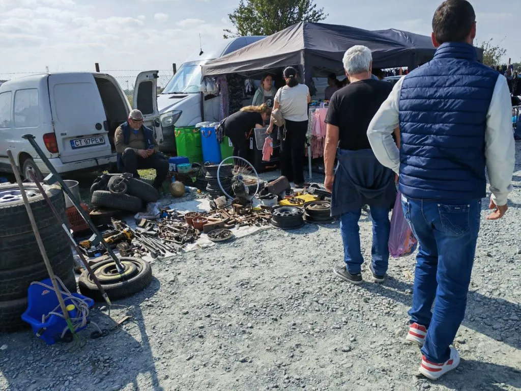 Vechituri de vânzare. O altă tradiție de duminică, la Constanța (FOTO) – foto 5