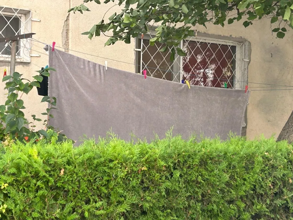 Cu rufele la fereastră – peisaj încă specific traiului la bloc, inclusiv la Constanța (FOTO) – foto 8
