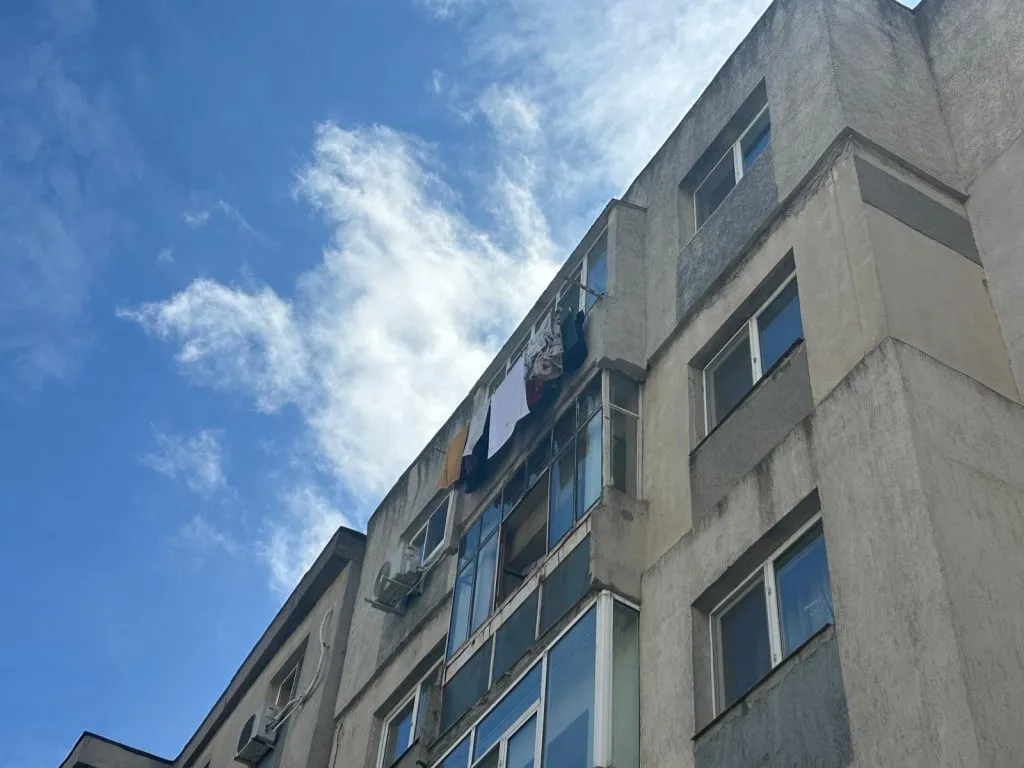 Cu rufele la fereastră – peisaj încă specific traiului la bloc, inclusiv la Constanța (FOTO) – foto 3