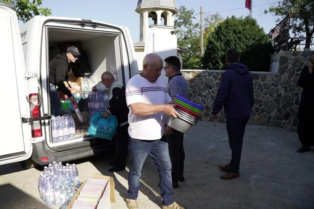 Ajutoare în valoare de 30.000 lei oferite de Episcopia Tulcii sinistraţilor din Galați – foto 4
