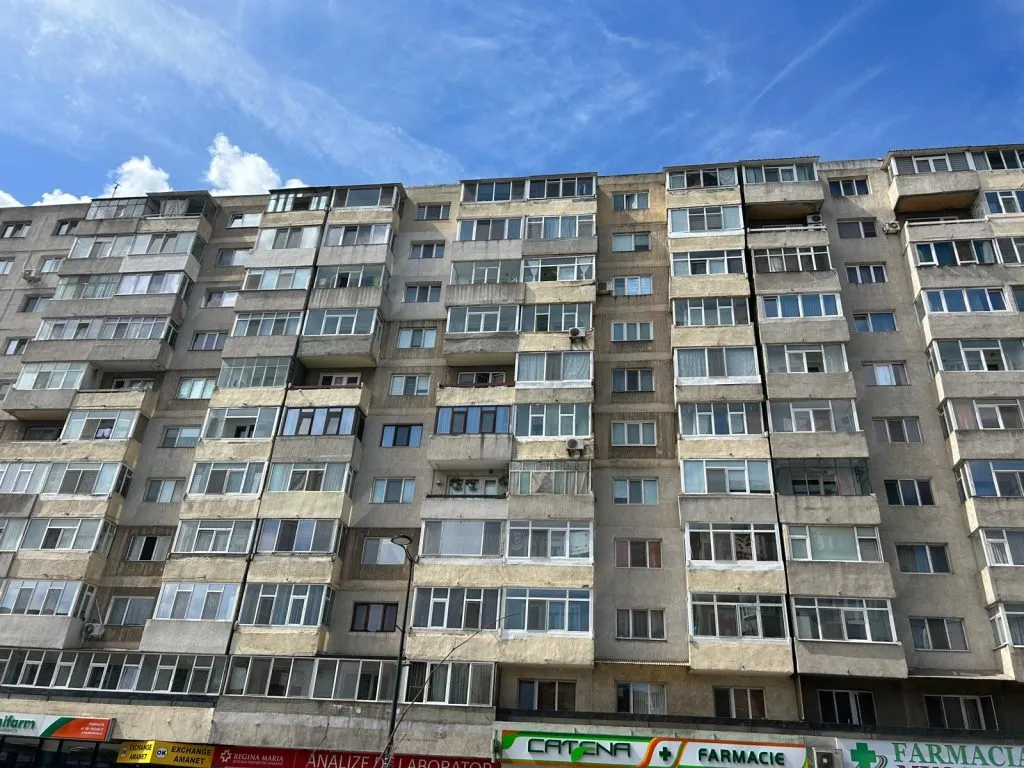 Cu rufele la fereastră – peisaj încă specific traiului la bloc, inclusiv la Constanța (FOTO) – foto 10