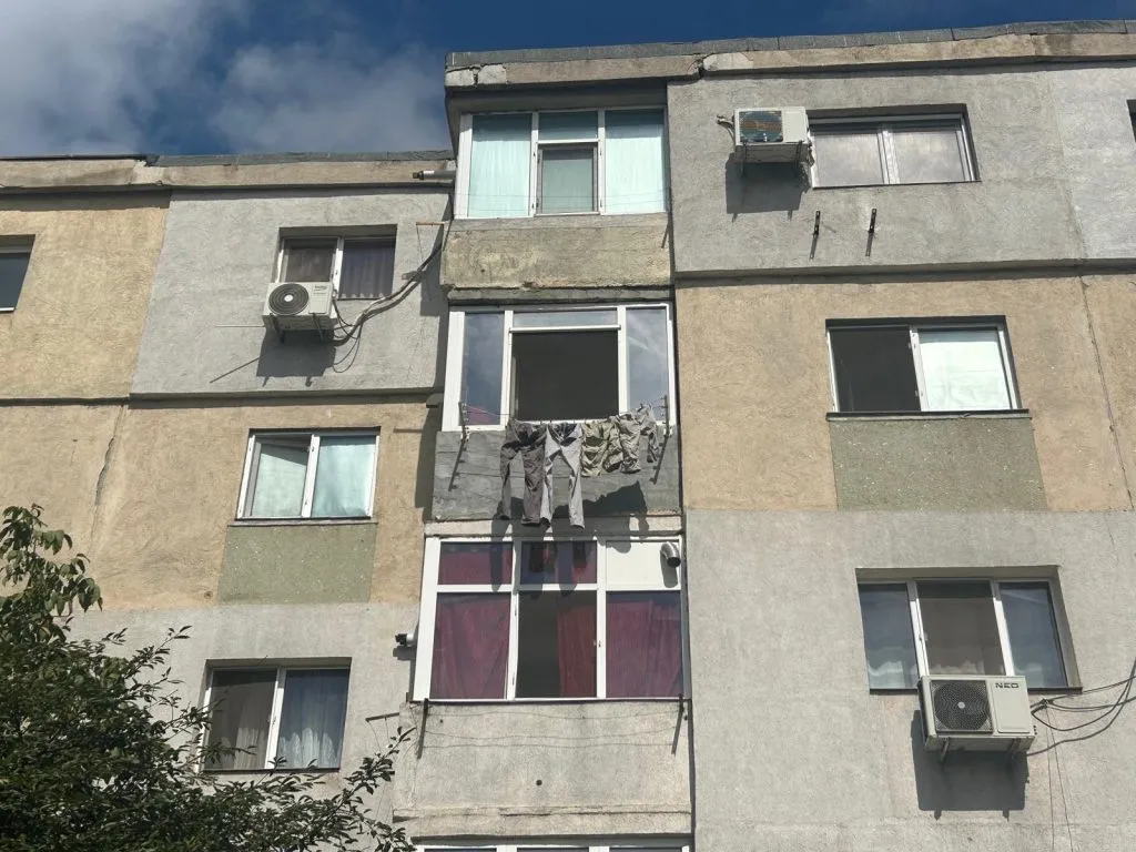 Cu rufele la fereastră – peisaj încă specific traiului la bloc, inclusiv la Constanța (FOTO) – foto 4