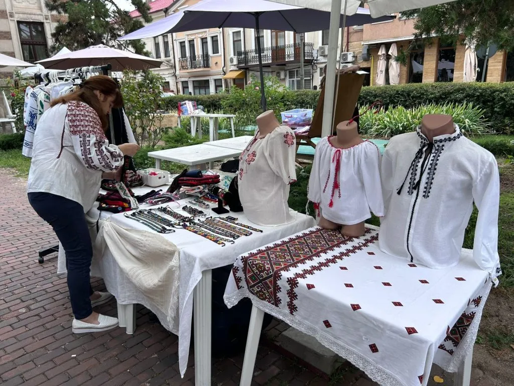 A început manifestarea „Meșteșuguri tradiționale – utilitar și decorativ” de la Muzeul de Artă Populară din Constanța (FOTO/VIDEO) – foto 6