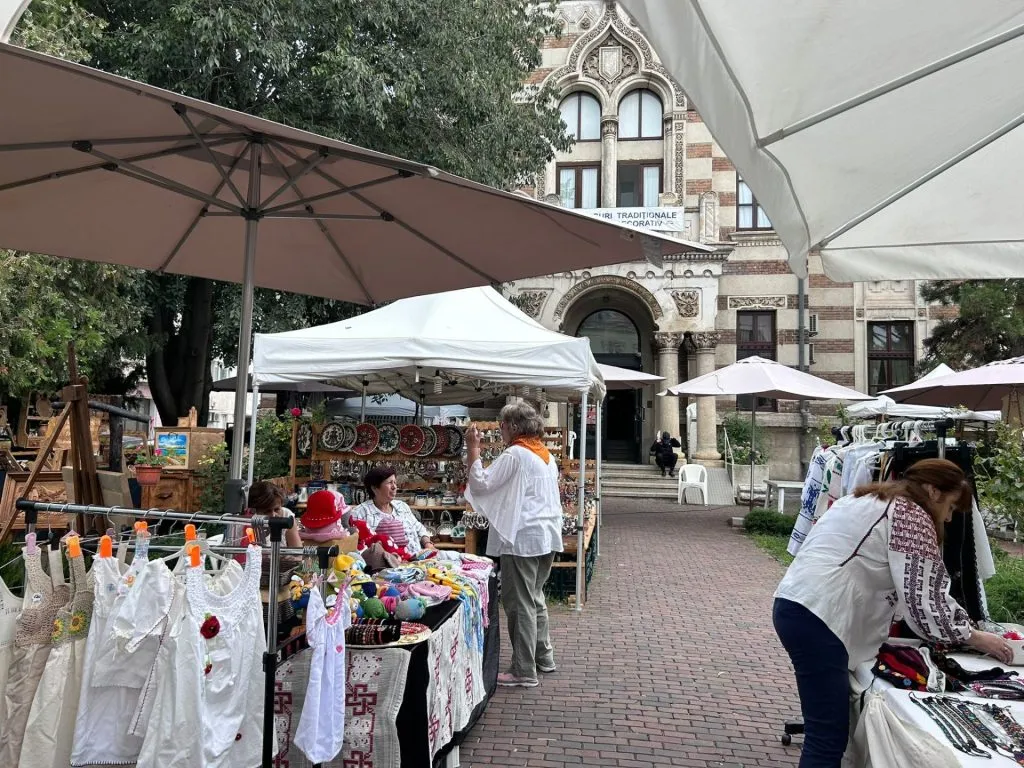 A început manifestarea „Meșteșuguri tradiționale – utilitar și decorativ” de la Muzeul de Artă Populară din Constanța (FOTO/VIDEO) – foto 7