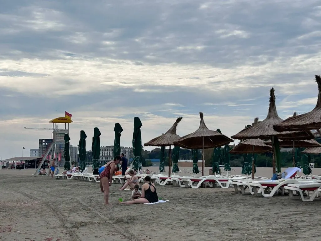 Șezlongurile încep să dispară de pe plajele litoralului – foto 2