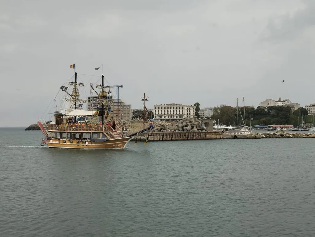Vântul bate, ploaia cade, turistul rezistă (FOTO/VIDEO) – foto 2