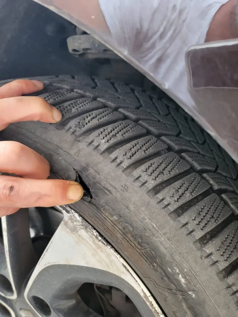 La volan, cu nervii întinși la maximum. Șuruburile din anvelope, o nouă „surpriză” plătită scump (FOTO) – foto 6