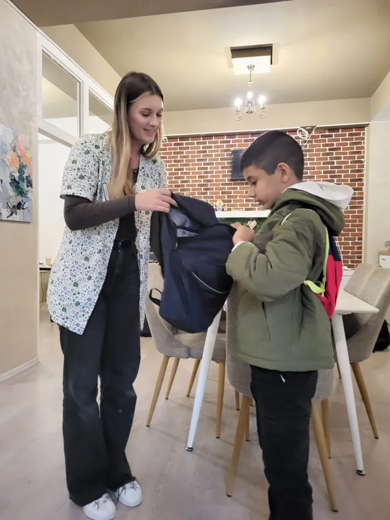 Rechizite la început de an școlar pentru copiii cu autism de la S.U.I.T.A. – foto 3