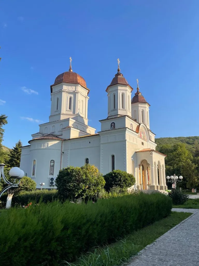 Mănăstirea Cocoș – bijuteria spirituală a Dobrogei (GALERIE FOTO) – foto 3