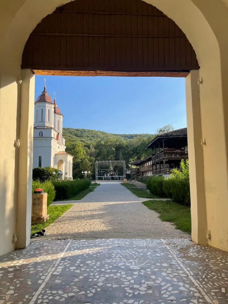 Mănăstirea Cocoș – bijuteria spirituală a Dobrogei (GALERIE FOTO) – foto 2