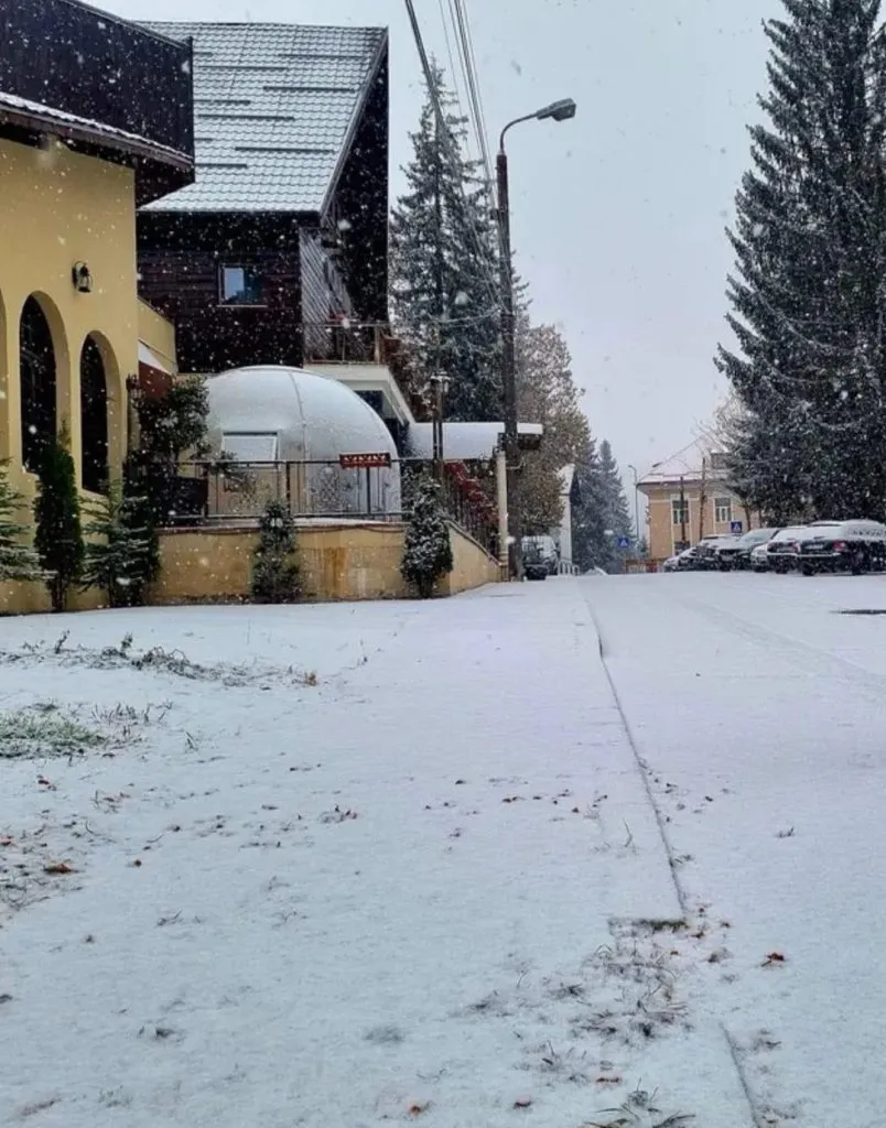 La noi plouă, la munte a nins (FOTO)  – foto 7
