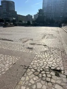 Casa de Cultură a Constanței, “umerașul” hainelor de iarnă… – foto 5