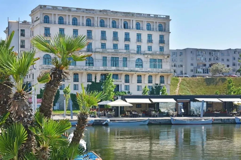 Hotelul Palace, un spectacol arhitectural. Imagini din interior (FOTO) – foto 2