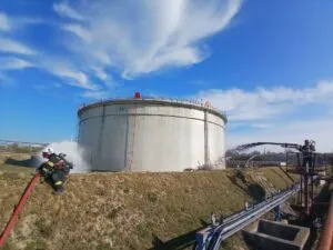 Viteza de reacție a salvatorilor, testată în cadrul unui exercițiu complex de pe platforma Petromidia – foto 2