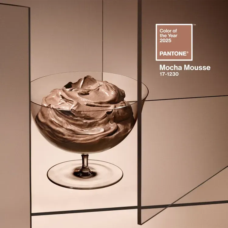 Pantone: Mocha Mousse, culoarea anului 2025 