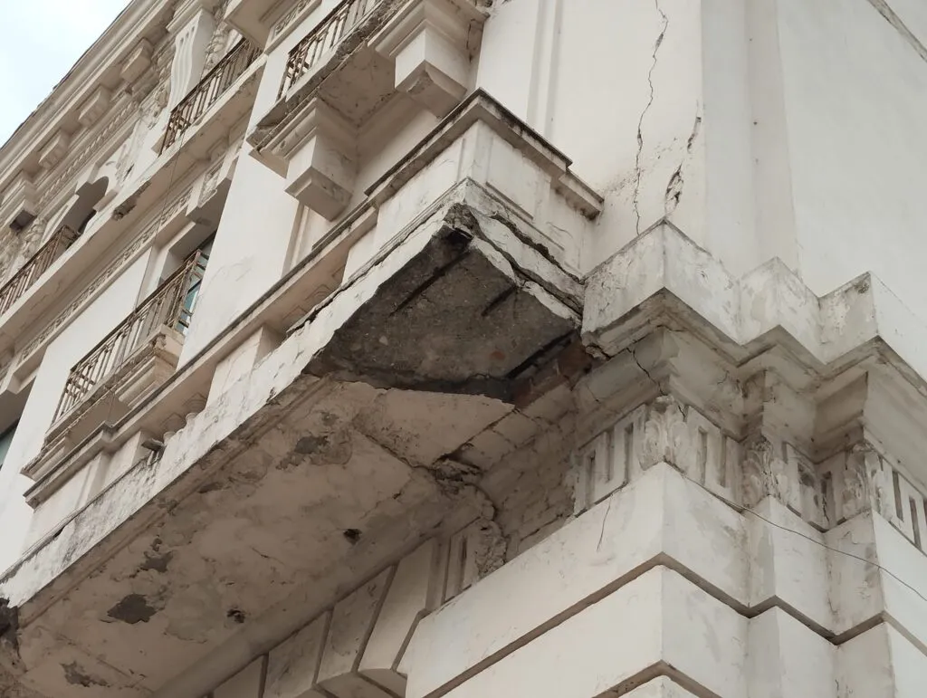 Recunoașteți clădirea? Era casa bogaților odată – foto 6
