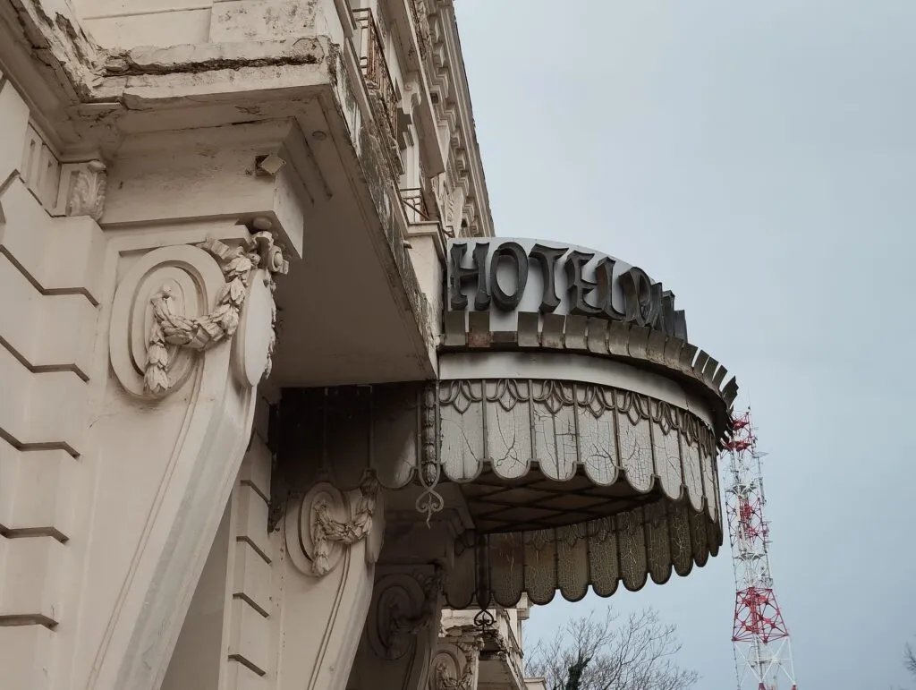 Recunoașteți clădirea? Era casa bogaților odată – foto 4