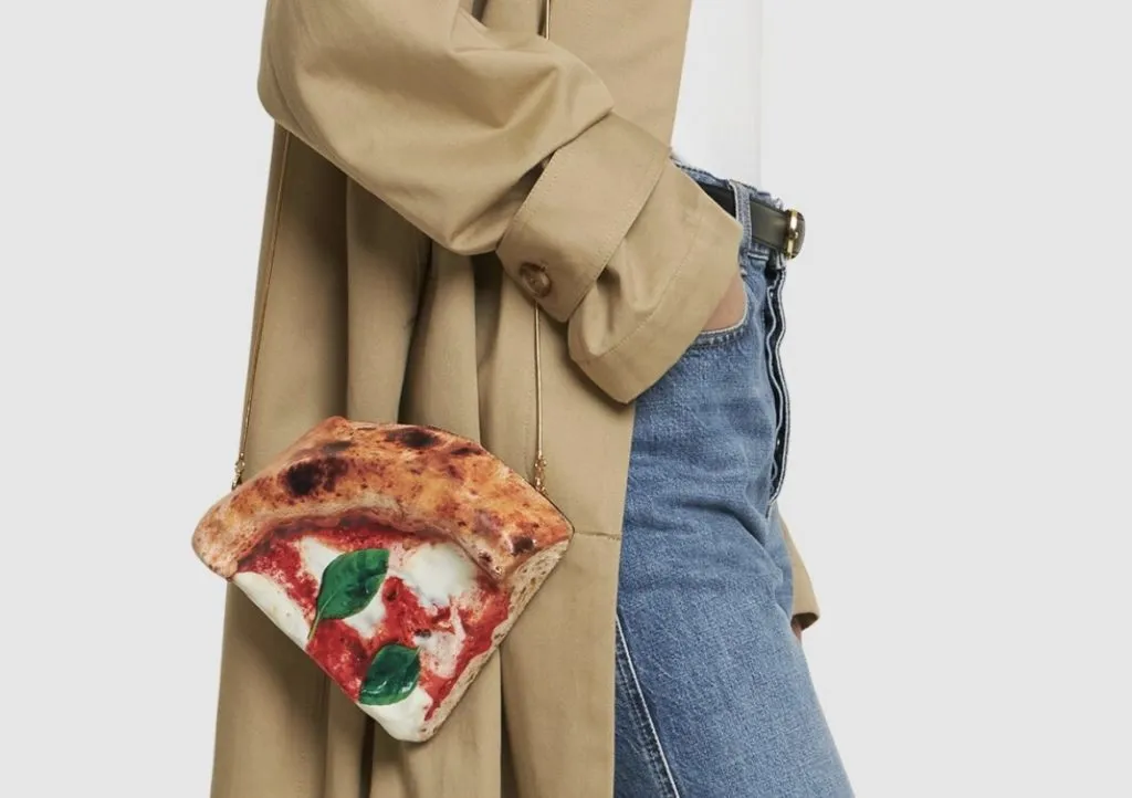 Moda, încotro? Poșete în formă de chiflă, apio sau… felie de pizza. Toate de firmă!  – foto 2