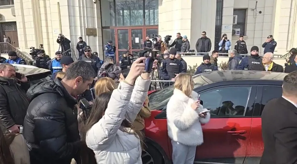 UPDATE: Călin Georgescu, ridicat din trafic de polițiști și dus la audieri  – foto 2