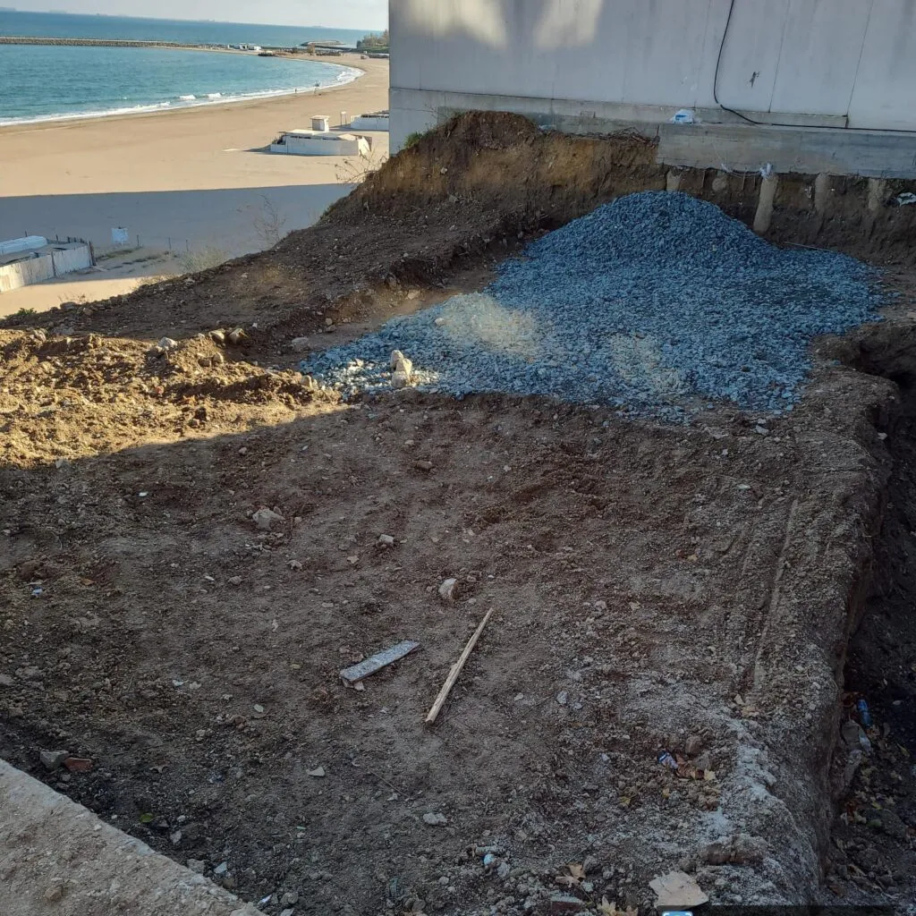 Amendă usturătoare în Faleză Nord! Lucrări de excavare fără autorizație, descoperite de Garda de Mediu – foto 4