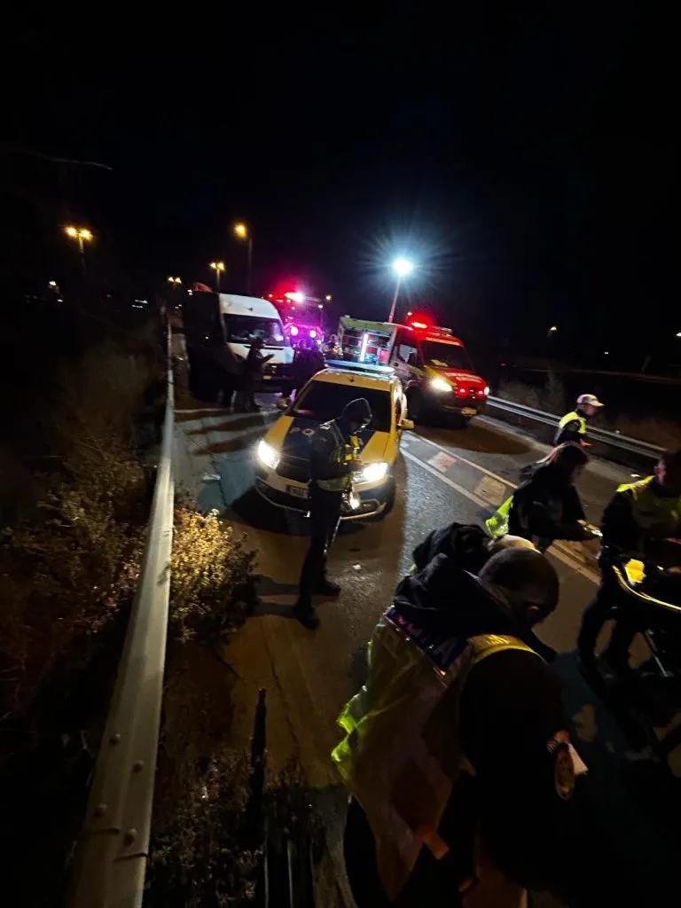 Accident GRAV lângă Ovidiu! Două mașini făcute praf, o persoană încarcerată – foto 2