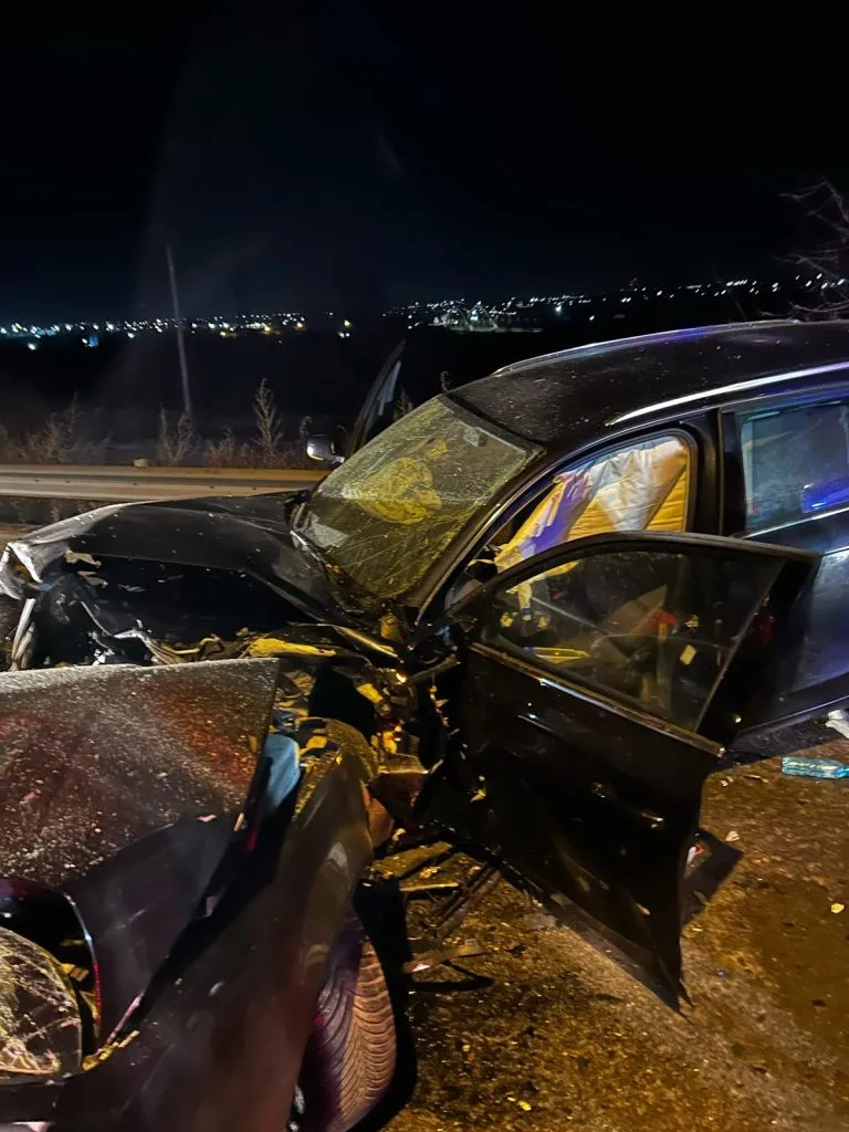 Accident GRAV lângă Ovidiu! Două mașini făcute praf, o persoană încarcerată – foto 3