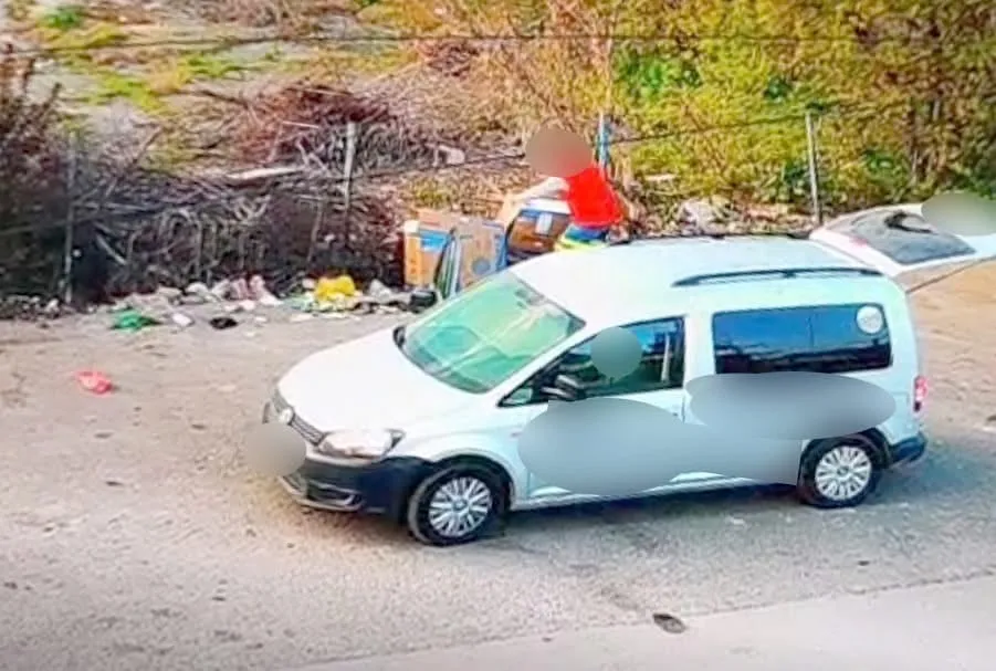 Surprinși în timp ce aruncau gunoiul pe domeniul public. Iată la cât se ridică “nota de plată”  – foto 2