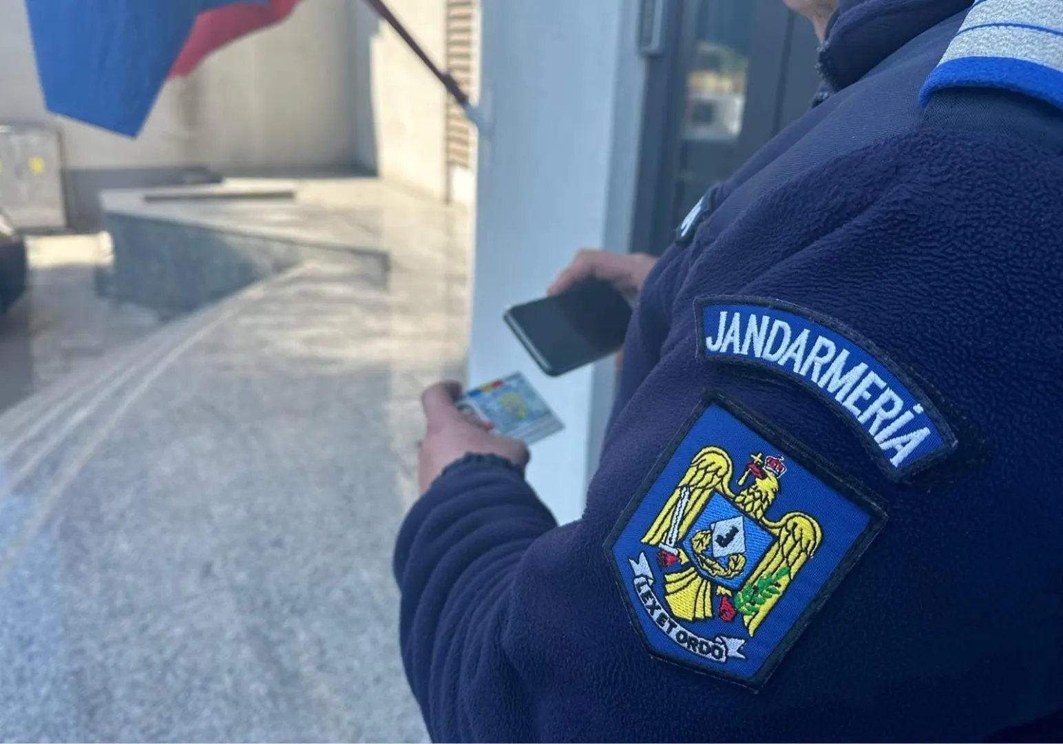 Scandal cu pumni între vecine, aplanat de jandarmi, la Tulcea